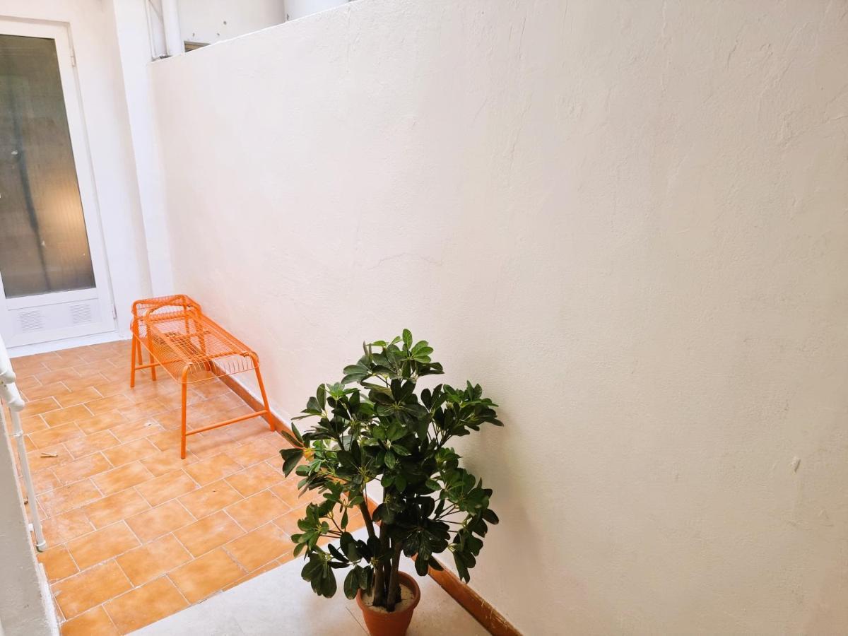 Claudia Tourist Apartment Аликанте Экстерьер фото