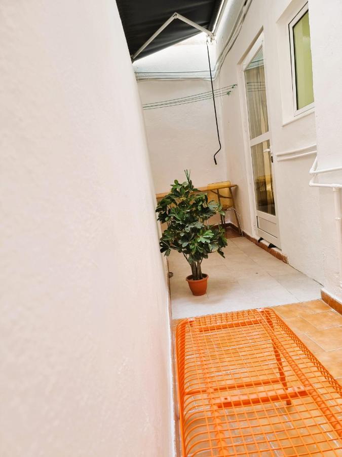 Claudia Tourist Apartment Аликанте Экстерьер фото