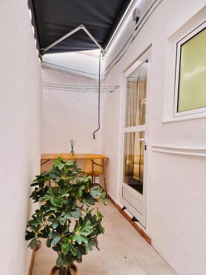 Claudia Tourist Apartment Аликанте Экстерьер фото