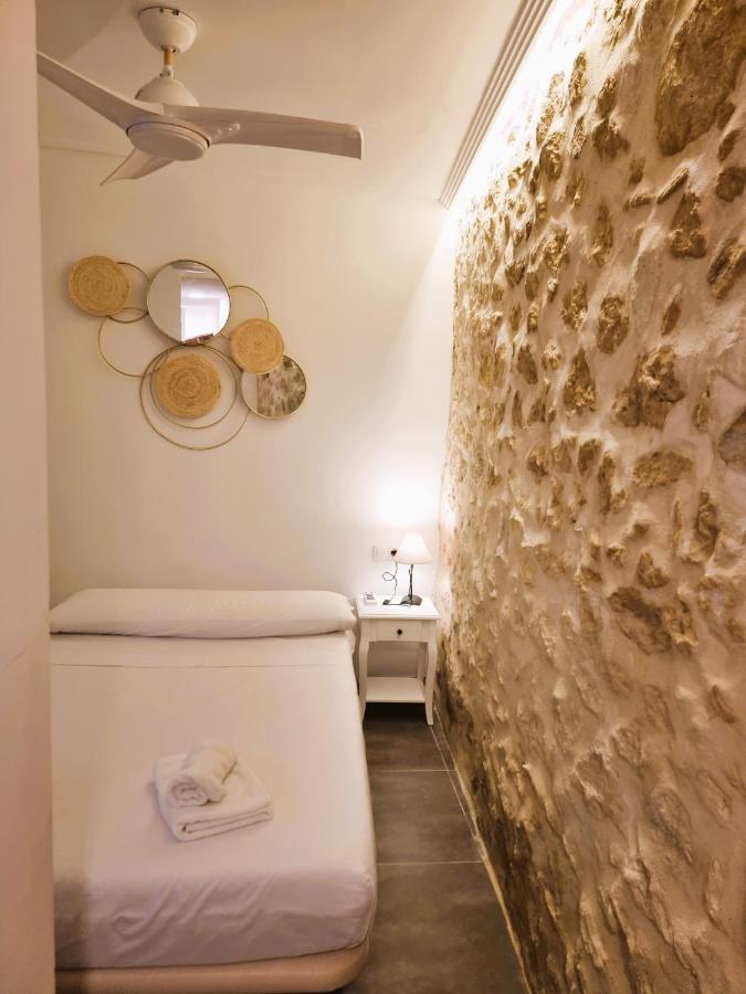 Claudia Tourist Apartment Аликанте Экстерьер фото