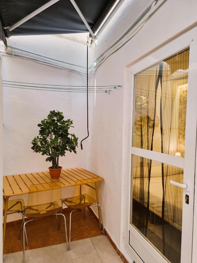 Claudia Tourist Apartment Аликанте Экстерьер фото